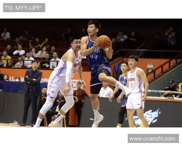 山东男篮与广东男篮激战正酣谁能在这场巅峰对决中笑到最后 山东男篮与广东男篮激战正酣谁能在这场巅峰对决中笑到最后