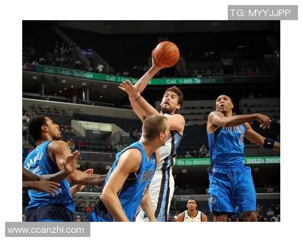 扎克兰多夫与大加索尔的巅峰对决谁能在篮球场上笑到最后